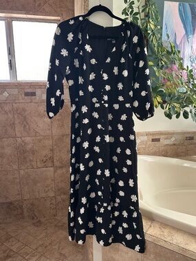 Karl Lagerfeld Paris Flowy Dress w Black & White Floral Boho Print